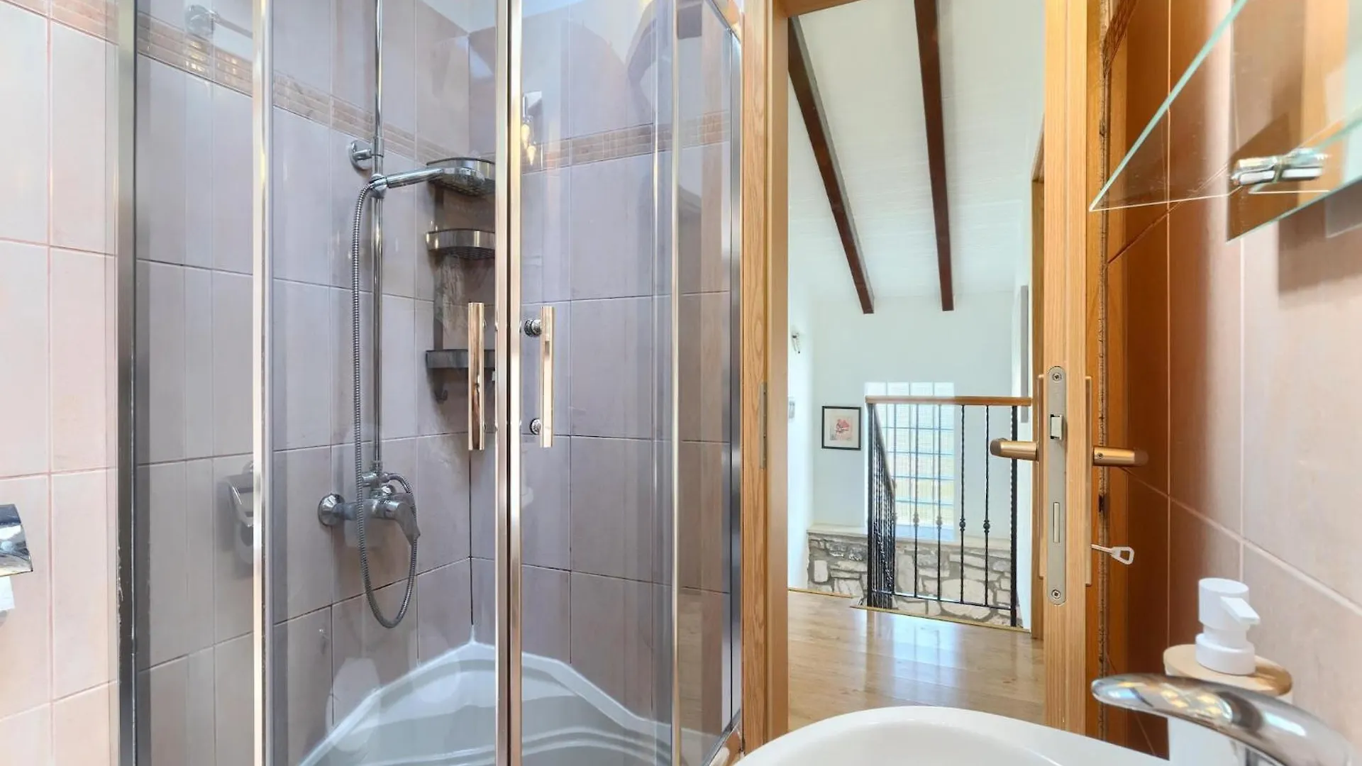 Boutique Holiday Home With Pool In Egotici Segotici